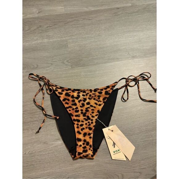 Free People Hot As Hell Cheetah String Swim Bottoms Sz Large NWT - Picture 1 of 3